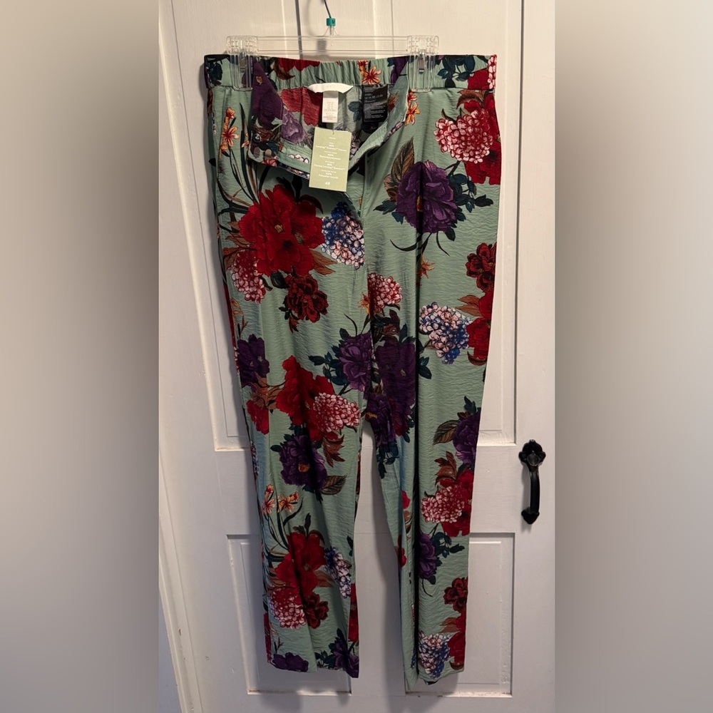 NWT H&M Floral Wide-Leg Pants in Sage Green with Red & Purple Blooms - 14 - Picture 2 of 6